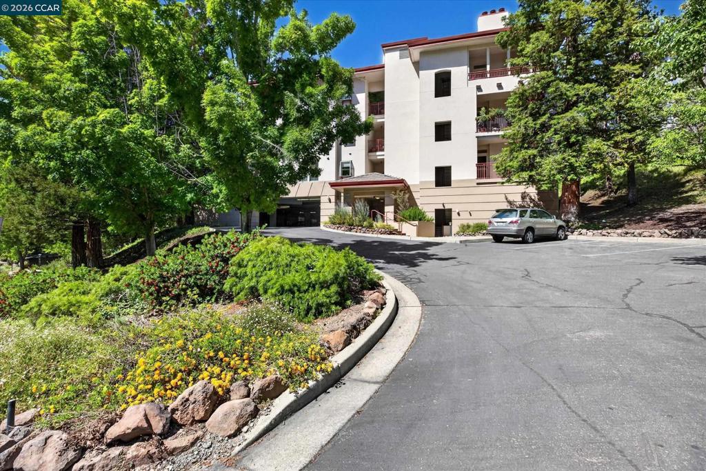 5913 Horsemans Canyon Dr #5A