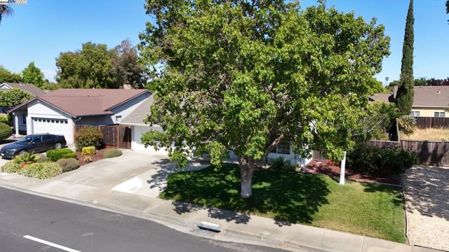 771 Hagemann Dr, Livermore CA: https://media.crmls.org/mediaz/275c9a18-c2db-4b61-9746-a20fffa2536a.jpg