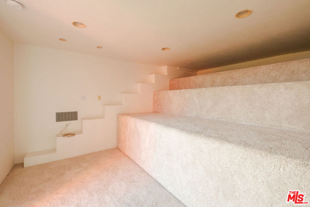 3029 Sequit Drive, Malibu CA: https://media.crmls.org/mediaz/275cac2c-fa66-4ed6-a913-b31070f71960.jpg