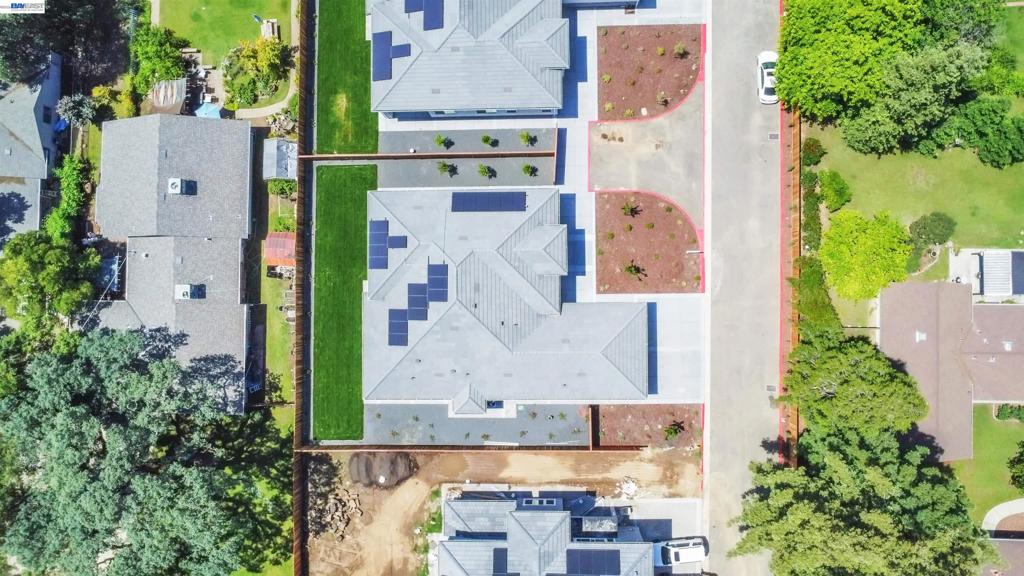 https://media.crmls.org/mediaz/275cbd85-d893-441a-9894-faa218b11db2.jpg?preset=X-Large