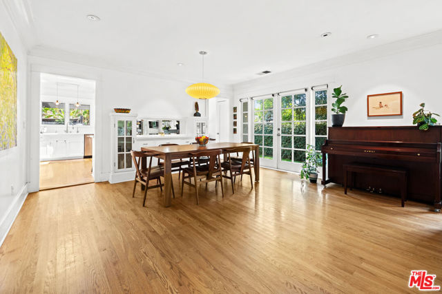 568 N Gower Street, Los Angeles CA: https://media.crmls.org/mediaz/275cfd17-1a7b-4db3-a66a-c830f2bd5539.jpg