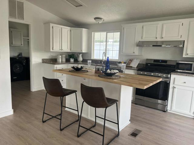 2151 Oakland Rd Space, San Jose CA: https://media.crmls.org/mediaz/275d60fe-2c95-46e9-b903-9aca87dedbe9.jpg