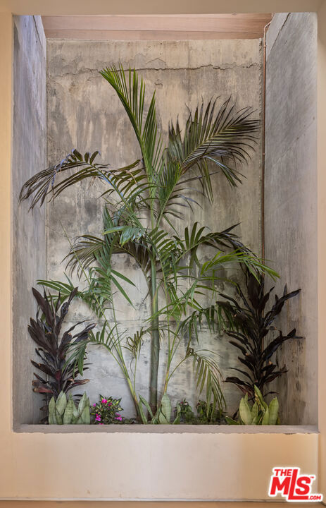 1525 Marlay Drive, Los Angeles CA: https://media.crmls.org/mediaz/275df14d-743d-4664-93ae-cbd075accf63.jpg