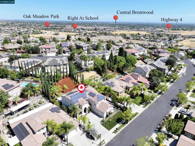 2593 Camel Back Rd, Brentwood CA: https://media.crmls.org/mediaz/275e3086-c317-48d1-b41a-dff6a5189799.jpg