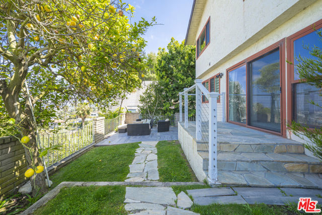 24880 Via Valmonte, Torrance CA: https://media.crmls.org/mediaz/275e43ee-1fe8-4339-a99f-c460f218635d.jpg