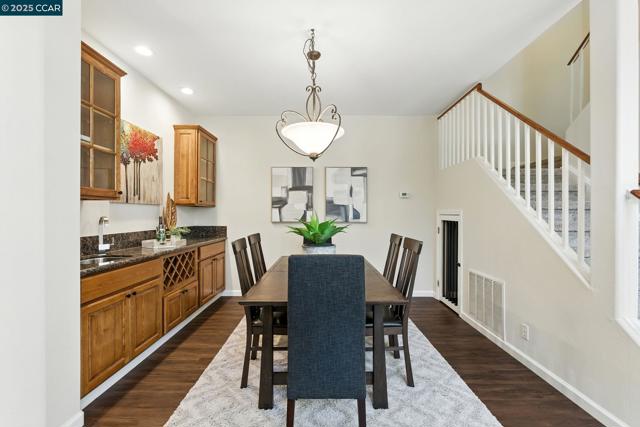 89 Amberfield Ln, Danville CA: https://media.crmls.org/mediaz/275ece5e-8919-42d1-8b32-9bcbe893a107.jpg