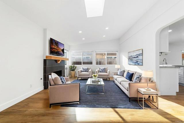 8324 Calle Calzada, San Diego CA: https://media.crmls.org/mediaz/275f32f8-d170-42fa-beb2-0386a15adec3.jpg