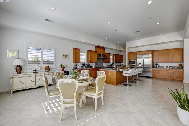 4072 Whitney Vista Ln, Rocklin CA: https://media.crmls.org/mediaz/275f34f1-177f-43f9-be7c-240d31f748a7.jpg