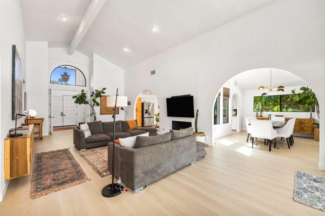 4 Lincoln Place, Rancho Mirage CA: https://media.crmls.org/mediaz/275f4569-025f-4778-9833-a3d2d603d811.jpg
