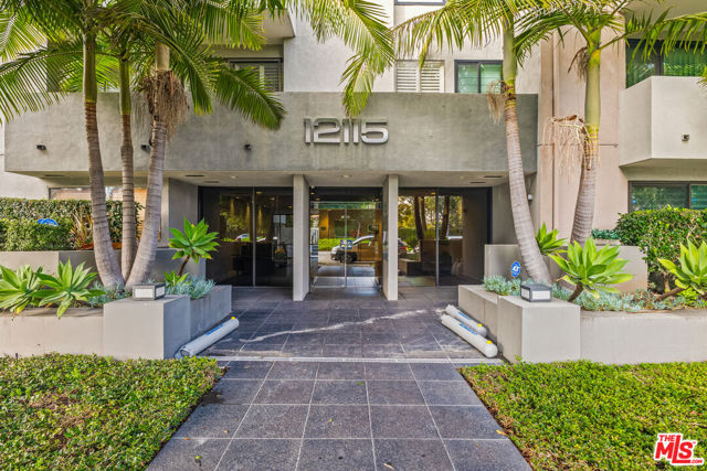 12115 San Vicente Boulevard, Los Angeles CA: https://media.crmls.org/mediaz/275f5d89-1d47-48c3-bf80-2a750c4ce9ea.jpg