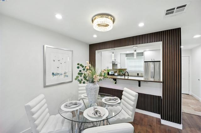 865 Carlisle Way, Sunnyvale CA: https://media.crmls.org/mediaz/27600ea6-f1df-4427-97eb-9a52cbe93a21.jpg