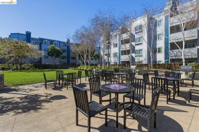 6400 Christie Ave, Emeryville CA: https://media.crmls.org/mediaz/2760c5d7-7fe5-448b-ab3b-318c94562b57.jpg