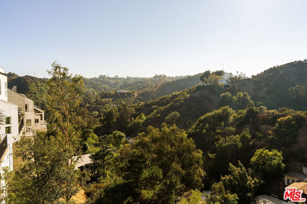https://media.crmls.org/mediaz/27610a56-4a01-4ab5-ac75-2676408e3550.jpg?preset=X-Large