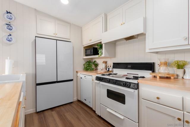1410 California St., Imperial Beach CA: https://media.crmls.org/mediaz/2761737a-d904-4ec5-8b2b-de80de15a508.jpg