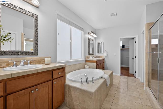 5880 Hillbrook Pl, Dublin CA: https://media.crmls.org/mediaz/276181ea-0fc3-4401-988d-ff7fa9ce484c.jpg