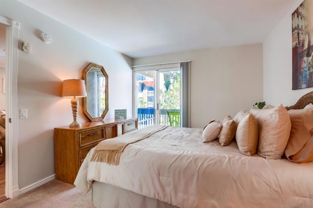 1775 Diamond St, San Diego CA: https://media.crmls.org/mediaz/27620022-39be-4b47-96e5-b561d6cb0956.jpg