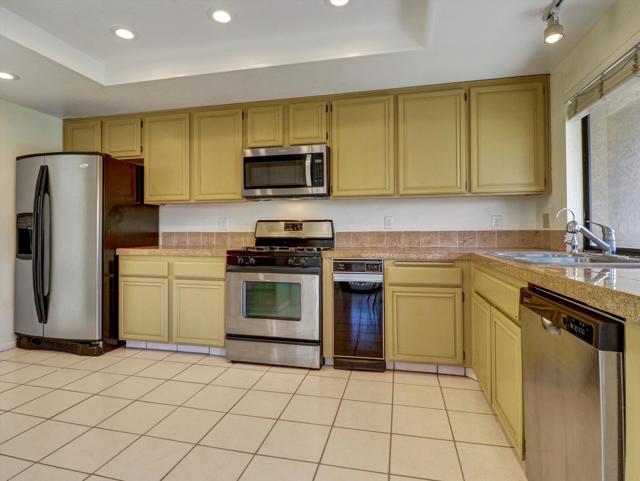 35738 Calle Montigo, Cathedral City CA: https://media.crmls.org/mediaz/27621e17-25b8-458f-8d56-d40257768506.jpg