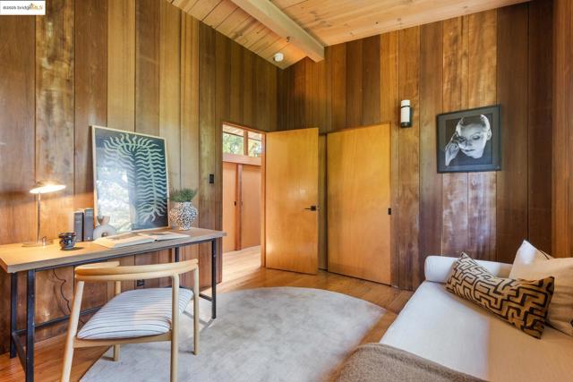 1 Kittiwake Rd, Orinda CA: https://media.crmls.org/mediaz/276231ef-9a41-4751-ad0a-5794f0d9b9d8.jpg