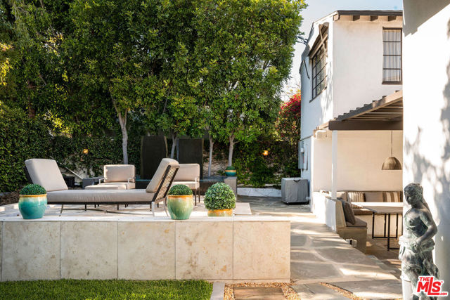 1323 Club View Drive, Los Angeles CA: https://media.crmls.org/mediaz/276266b9-e876-4e7c-8f14-5a7381b15de6.jpg