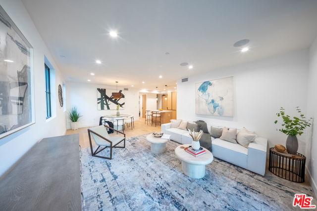 10352 Riverside Drive, Toluca Lake CA: https://media.crmls.org/mediaz/276269e8-6c35-4b58-ae68-d22335bb5a4a.jpg