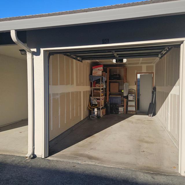 1056 Padre Drive, Salinas CA: https://media.crmls.org/mediaz/2762989b-0da5-41c3-bfe6-45c2d7fbdf6d.jpg