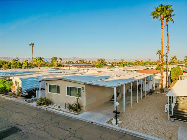 88 Dunes Circle, Cathedral City CA: https://media.crmls.org/mediaz/27634862-0827-4856-80e9-ff7de02c81c2.jpg