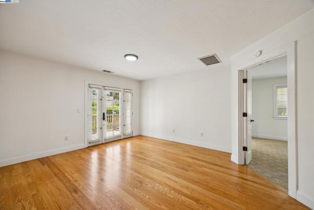 628 Saint Mary St, Pleasanton CA: https://media.crmls.org/mediaz/276362cf-4a42-4034-b197-3bcad7cd58cf.jpg