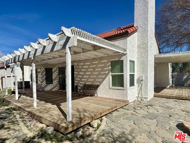 4026 Kona Court, Palmdale CA: https://media.crmls.org/mediaz/27636404-9553-47c0-9b6b-3c7c1441c8bf.jpg