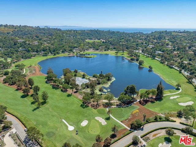 1601 Alisa Estate, Santa Barbara CA: https://media.crmls.org/mediaz/2763e06f-97b7-405e-a8ea-5515cfd75b79.jpg
