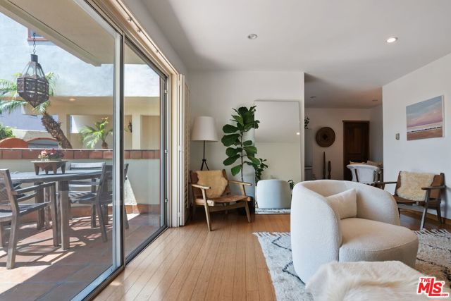 2702 11th Street, Santa Monica CA: https://media.crmls.org/mediaz/27643ca6-e840-4c73-8679-d2432d9be731.jpg