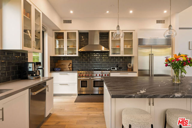 1333 Beverly Green Drive, Los Angeles CA: https://media.crmls.org/mediaz/276446bb-f920-4c86-acb6-93a71cf0243d.jpg