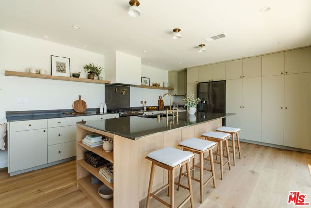 29204 Deep Shadow Drive, Agoura Hills CA: https://media.crmls.org/mediaz/2764682c-dded-4d5b-aa9d-3c420abbd84e.jpg