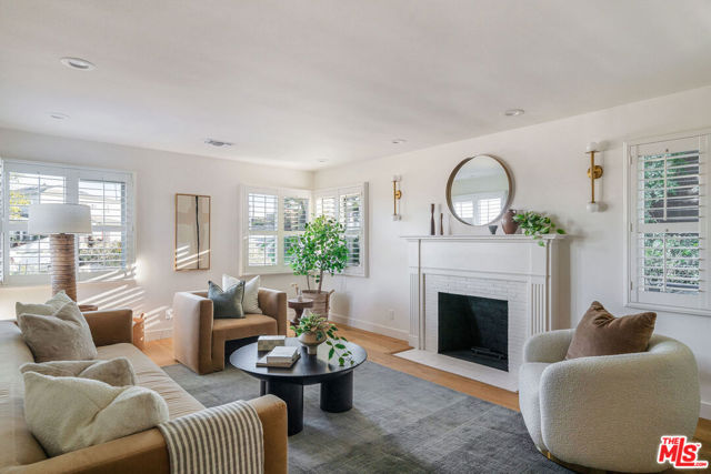 4405 Springdale Drive, Los Angeles CA: https://media.crmls.org/mediaz/2764cb30-7db8-464d-a87f-e0fab8f15a04.jpg
