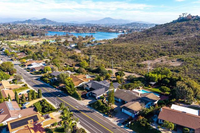 6641 Murray Park Dr, San Diego CA: https://media.crmls.org/mediaz/2764feb1-49f0-4108-9063-928209d228e6.jpg