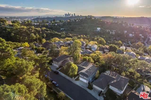 4015 Karelia Street, Los Angeles CA: https://media.crmls.org/mediaz/27653068-8f88-4db2-a25d-63585a163fa3.jpg