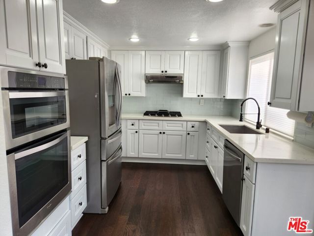 6415 Bradley Place, Los Angeles CA: https://media.crmls.org/mediaz/2765ea0f-345b-432a-9ab9-d2e8d4af96a1.jpg