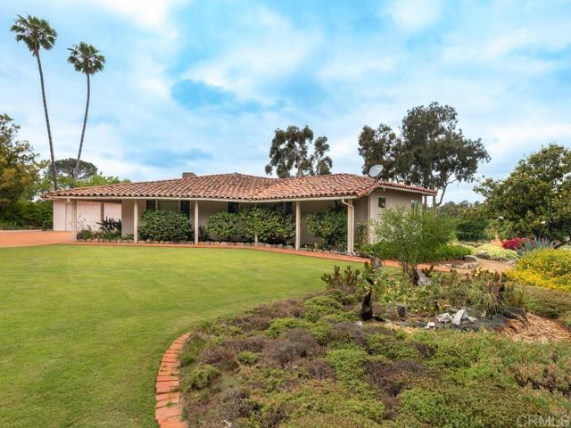 6418 Paseo Delicias, Rancho Santa Fe CA: https://media.crmls.org/mediaz/27661223-292c-425c-84a6-9bd87359f4c1.jpg