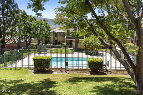 107 Sonoma Lane, Santa Paula CA: https://media.crmls.org/mediaz/27665baf-182a-4d6a-82e2-8058067d58bc.jpg