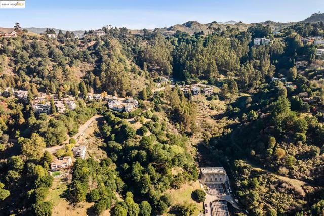 0 Tunnel Rd, Oakland CA: https://media.crmls.org/mediaz/276667fb-aee5-4ba6-9df7-9c6a519e2a58.jpg