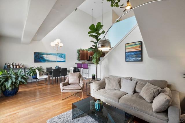 1501 India Street, San Diego CA: https://media.crmls.org/mediaz/27669312-0048-45d6-91ad-30f9c831c36f.jpg