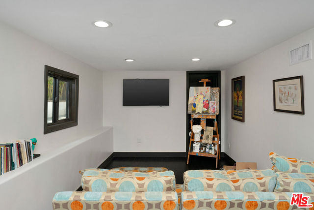 6216 Primrose Avenue, Los Angeles CA: https://media.crmls.org/mediaz/27669411-2cf8-4392-b0ca-01a9dbf4ccb7.jpg