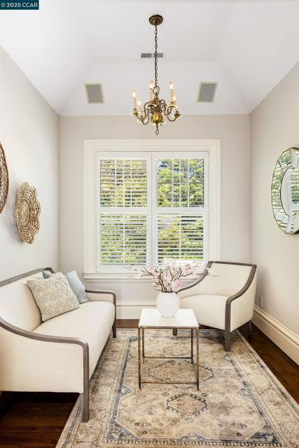 25 Crocker Ave, Piedmont CA: https://media.crmls.org/mediaz/2766bf06-0e97-4fc6-9689-7c3dba96b13e.jpg