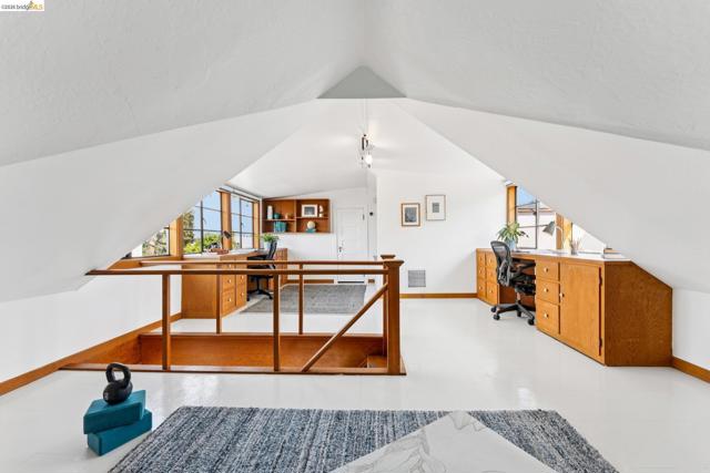 Image 33 of 60 For 2035 Francisco St