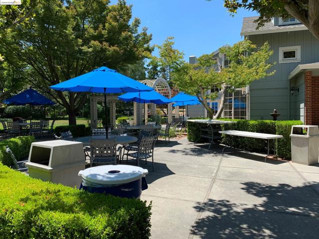 1910 Skycrest Dr, Walnut Creek CA: https://media.crmls.org/mediaz/276762db-a318-497f-aaad-a2feef6f8ad4.jpg