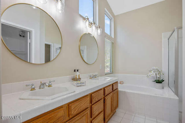 1636 Meadowglen Court, Newbury Park CA: https://media.crmls.org/mediaz/2767d21f-e433-4024-8273-91600be9afe2.jpg