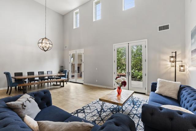 1017 Scarlet Way, Encinitas CA: https://media.crmls.org/mediaz/2767f465-7583-4604-b8b7-aef27ca2c68e.jpg