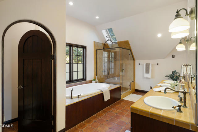 1024 Prospect Boulevard, Pasadena CA: https://media.crmls.org/mediaz/27688c16-cd31-4161-b8bb-bc40e3bf63b4.jpg