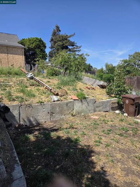 408 4th st, Rodeo CA: https://media.crmls.org/mediaz/2768d904-5790-4440-b405-0ad710c014d2.jpg
