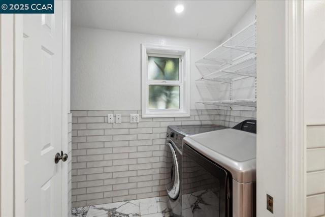 42 Freitas Dr, Moraga CA: https://media.crmls.org/mediaz/27693949-e642-4797-871c-cabd0b289488.jpg