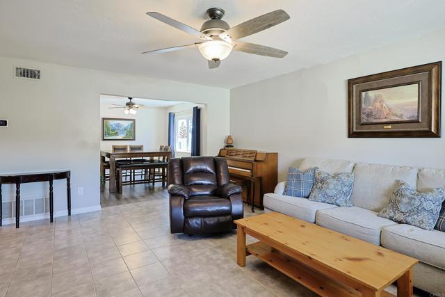 Detail Gallery Image 8 of 53 For 10225 Molino, Santee,  CA 92071 - 5 Beds | 2/1 Baths